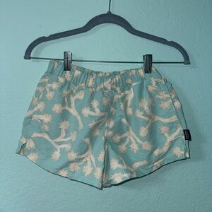 XXS Patagonia Women’s Athletic Shorts with fun print barely worn
